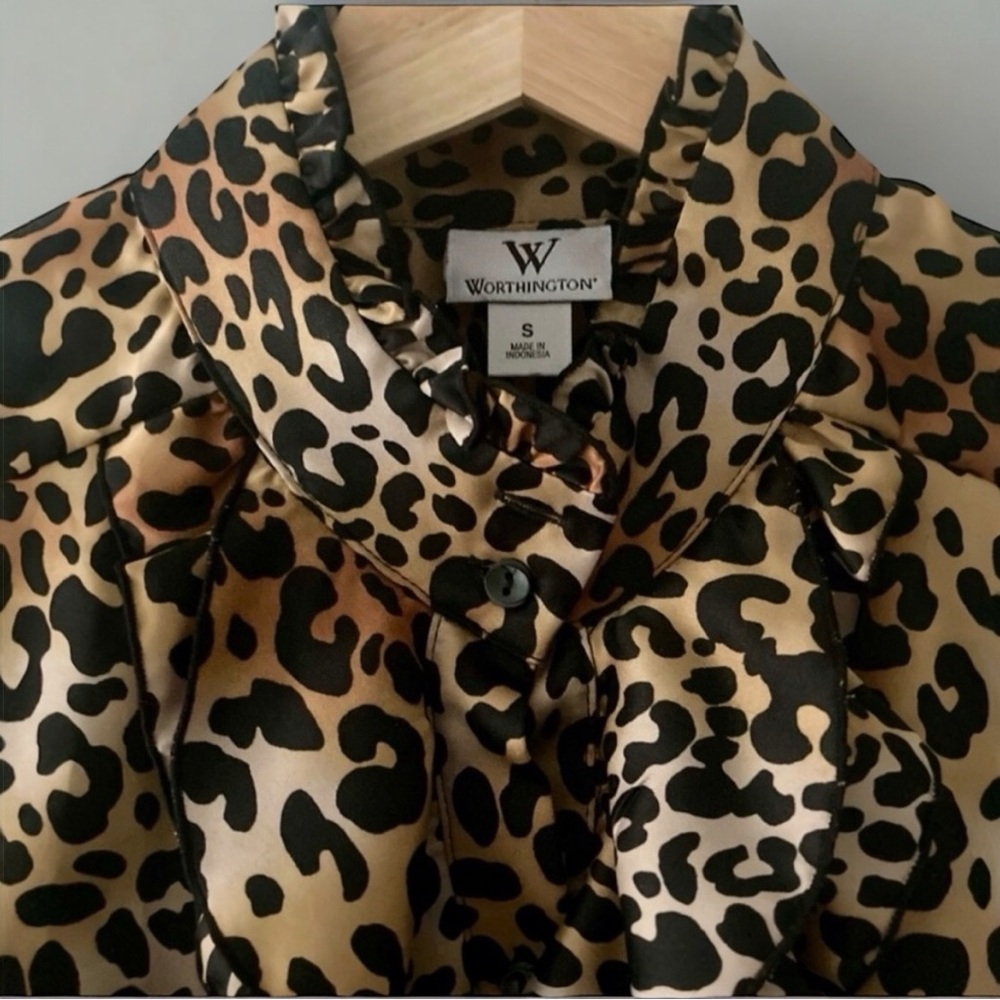 WORTHINGTON Leopard Print Ruffle Blouse Size Small Short Sleeve Button Front - Picture 3 of 9